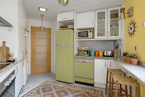 Купить квартиру в Барселона, Испания с 5 комнат, 126м², № 8448 - фото 7