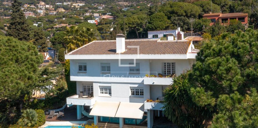 5 bedrooms villa for sale in Cabrils, Barcelona, Catalonia, Spain № 3900