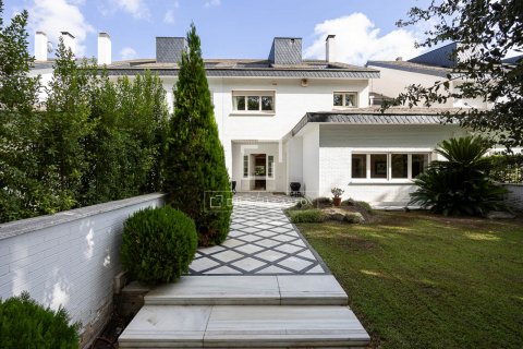 8 bedrooms villa for sale in Barcelona, Catalonia, Spain № 8964 - photo 2