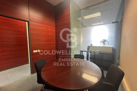 181 sq.m. commercial property for sale in Barcelona, Catalonia, Spain № 7954 - photo 9