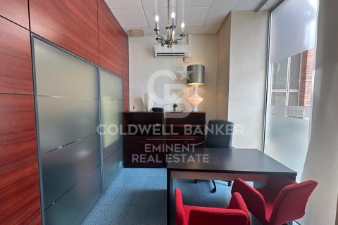 181 m² commercial property à vendre à Barcelona, Catalonia, Spain № 7954
