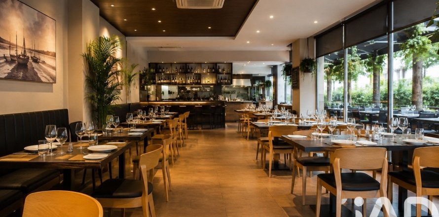 263 m² cafe / restaurant à louer à Badalona, Barcelona, Catalonia, Spain № 8304
