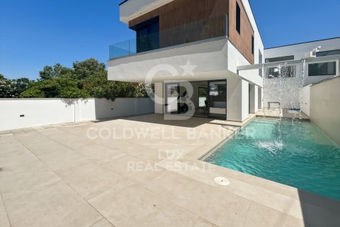 4 bedrooms villa for sale in Empuriabrava, Girona, Catalonia, Spain № 7734