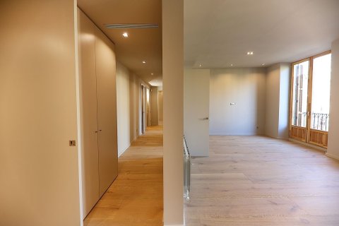 2 bedrooms apartment for sale in Ciutat Vella, Barcelona, Catalonia, Spain № 2463