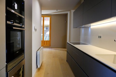 2 bedrooms apartment for sale in Ciutat Vella, Barcelona, Catalonia, Spain № 2462 - photo 11