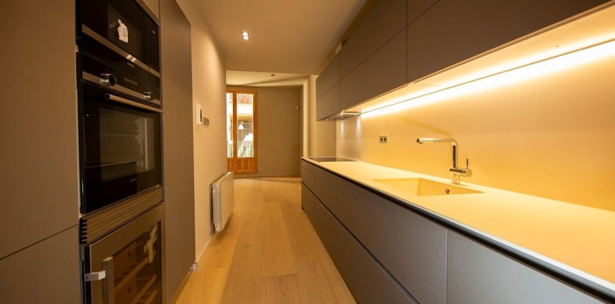 2 bedrooms apartment for sale in Ciutat Vella, Barcelona, Catalonia, Spain № 2462